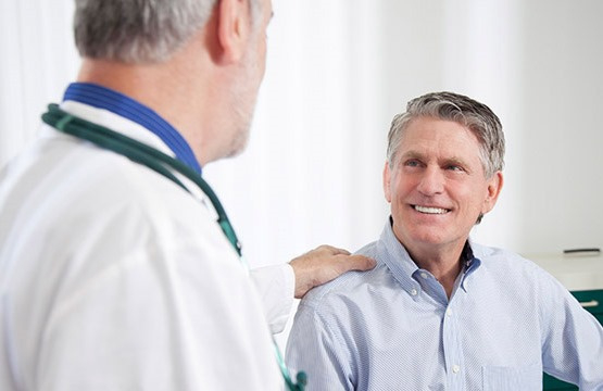 آیا مردان در سنین بالا باید تستوسترون مصرف کنند؟