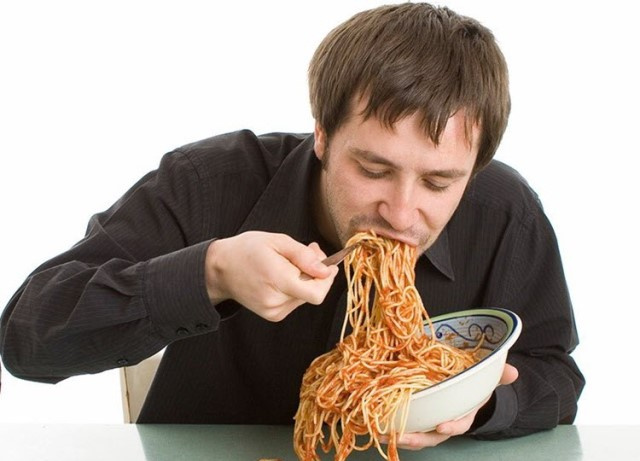 با عجله غذا خوردن باعث چه بیماری‌هایی می‌شود؟