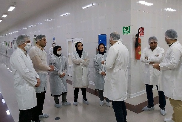 بازدید معاون غذا و دارو اراک از شرکت داروسازی باریج اسانس و گلکاران دلیجان