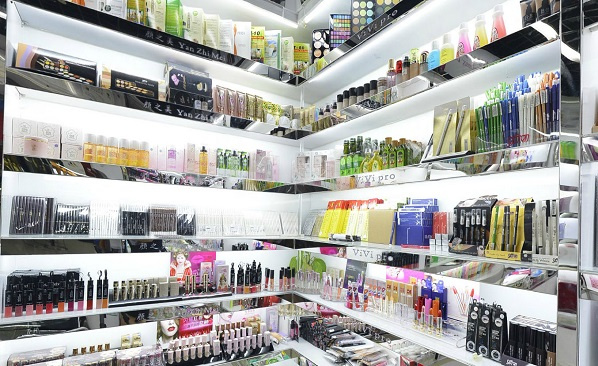 تهدید جدی با خرید محصولات آرایشی و بهداشتی از دستفروشان