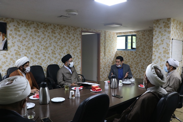 هم اندیشی معاون غذا و دارو با دفتر نهاد مقام معظم رهبری و گروه معارف دانشگاه در خصوص مشکلات موجود در عطاری ها