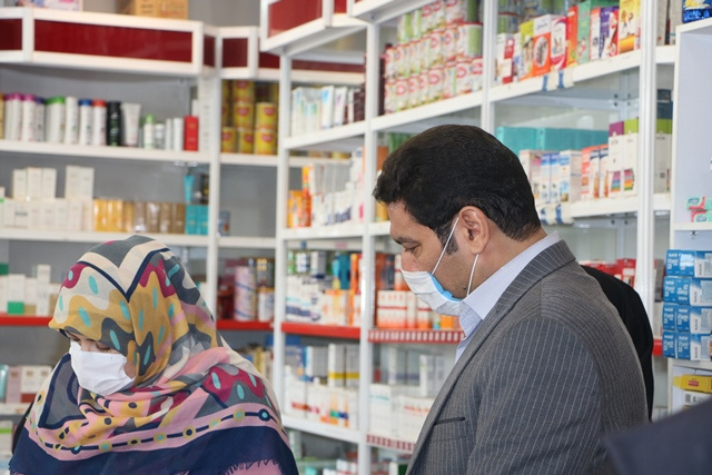 فاصله‌گذاری اجتماعی در اماکن عمومی اراک به ویژه داروخانه‌ها رعایت نمی‌شود/فاصله گذاری باید یک فرهنگ شود
