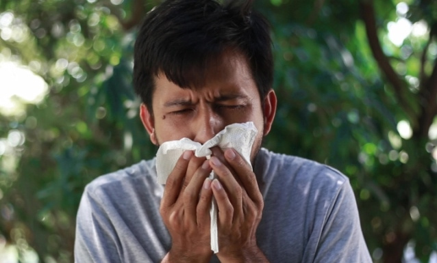 دلایل وجود خون در خلط گلو