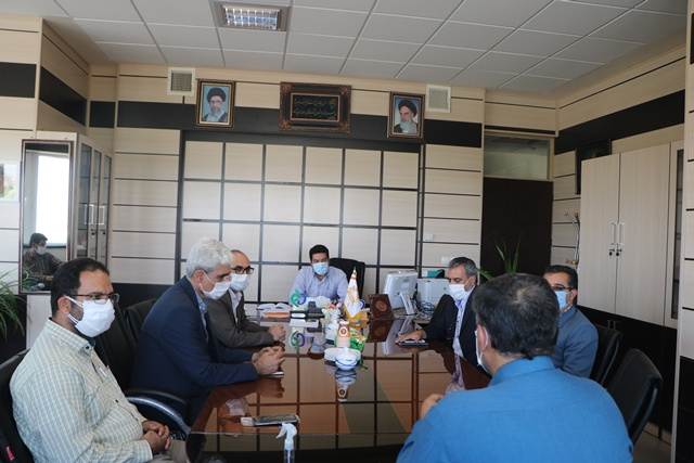 نشست رئیس دانشگاه آزاد اسلامی استان مرکزی با معاون غذا و دارو