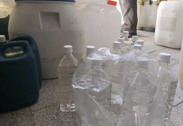 کشف یک مغازه عرضه الکل های تقلبی و متانول در اراک