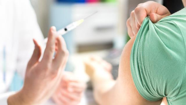 تلقیح همگانی واکسن آنفلونزا توصیه نمی شود/ واکسن آنفلونزا با اولویت گروه‌های پرخطر و در معرض خطر