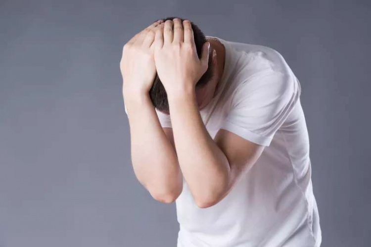 تفاوت‌های اساسی بین میگرن و سکته مغزی