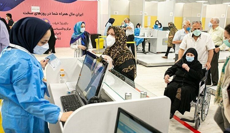 متولدین ۱۳۴۰ و قبل از آن، از هرگونه مراجعه حضوری قبل از دریافت پیامک به مراکز واکسیناسیون خودداری کنند