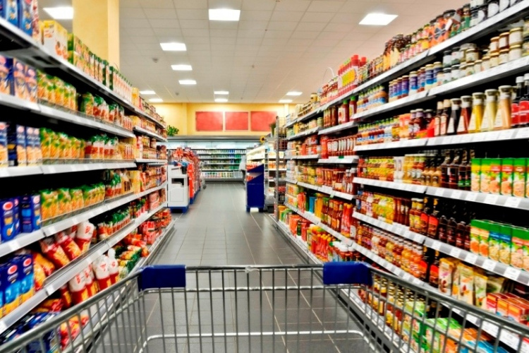 وزیر بهداشت در نامه ای به رئیس صدا و سیما خواستار ممنوعیت تبلیغات فهرست کالاها و خدمات آسیب رسان در برخی برنامه های صدا و سیما شد