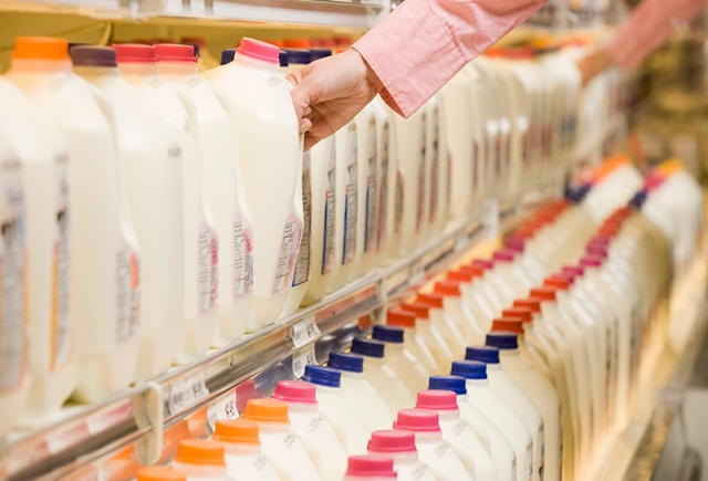اشتباهات سوپرمارکت ها در نحوه نگهداری شیرهای پاستوریزه و استریل به اسم صرفه جویی در انرژی