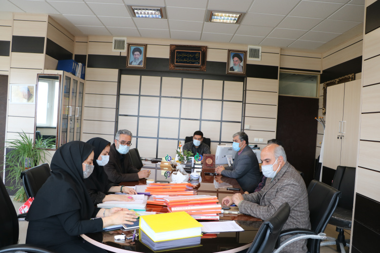 بررسی ۳۵ پرونده در بیست و یکمین کمیسیون فنی_تخصصی صدور پروانه های بهداشتی و واحد های تولیدی غذایی و بهداشتی