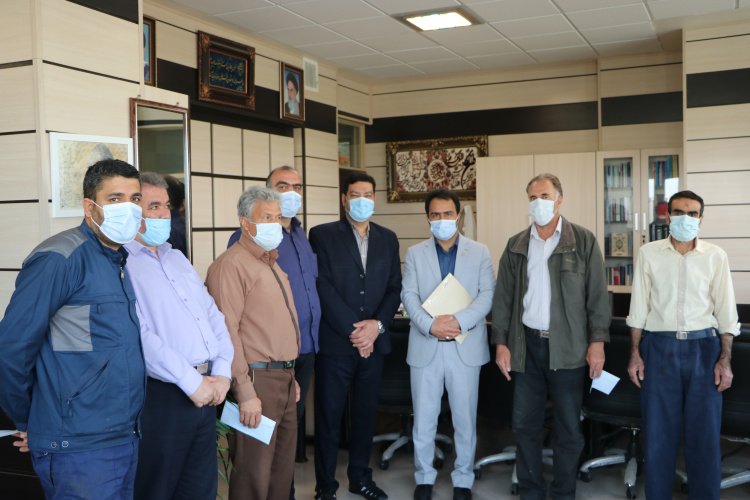 تقدیر از کارگران و نیروهای خدماتی شاغل در معاونت غذا و دارو اراک به مناسبت روز جهانی کارگر