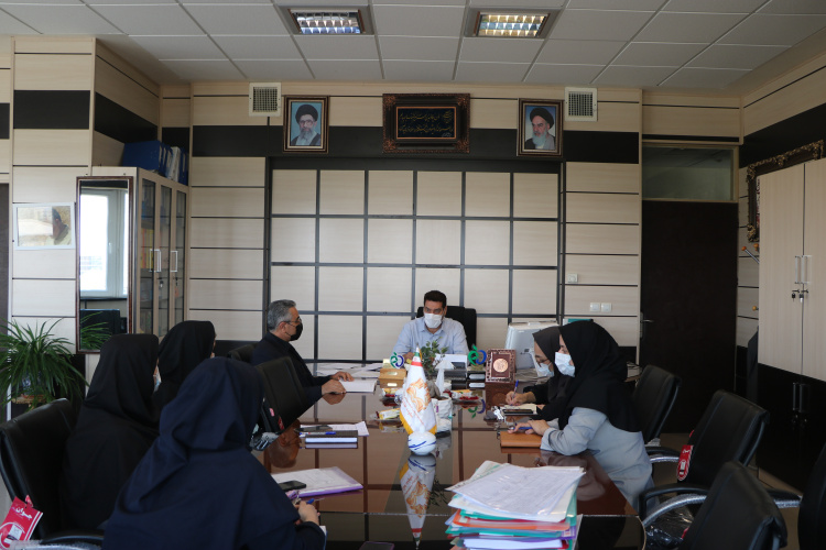 نشست هم اندیشی مدیر و کارشناسان اداره نظارت بر مواد غذایی، آرایشی و بهداشتی با معاون غذا و دارو