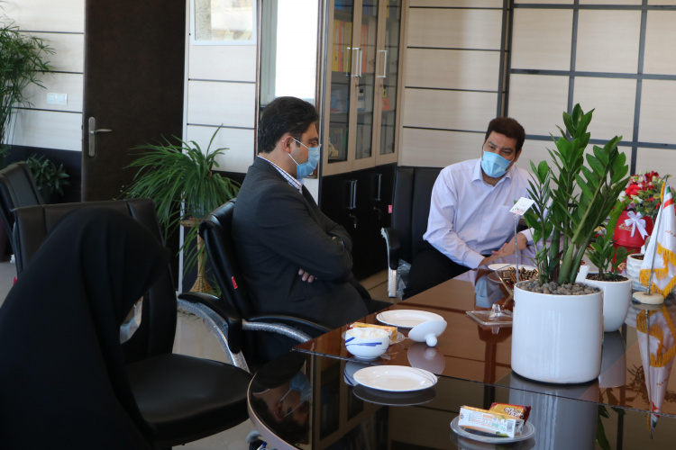 دیدار معاون درمان به نمایندگی از سرپرست دانشگاه علوم پزشکی با معاون غذا و دارو دانشگاه به مناسبت روز داروساز