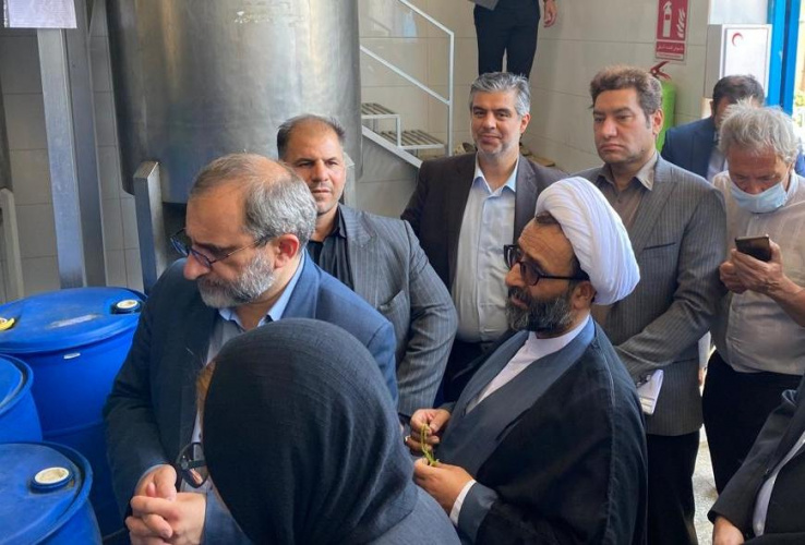 بازدید استاندار ،معاون وزیر صمت، معاونین استاندار،نماینده مردم محلات و دلیجان در مجلس شورای اسلامی،معاون غذا و دارو از داروسازی باریج اسانس