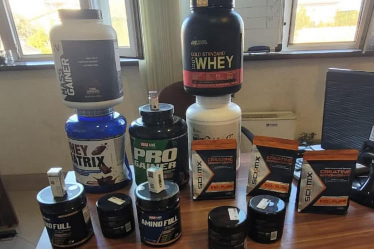 کشف بیش از ۲۰ قلم مکمل ورزشی به ارزش  ۲۰۰ میلیون ریال مکمل های قاچاق و غیر مجاز از یک مرکز عرضه مکمل های ورزشی در اراک