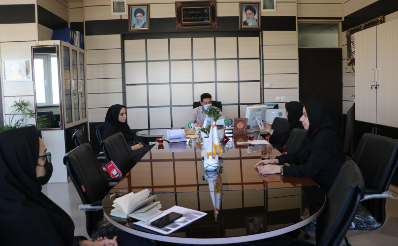 نشست هم اندیشی کارشناس مسئولان اداره نظارت بر مواد غذایی، آرایشی و بهداشتی با معاون غذا و دارو