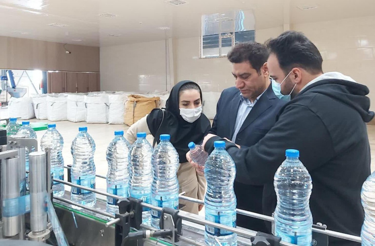 بازدید معاون غذا و دارو اراک از کارخانه آب آشامیدنی آکارسو