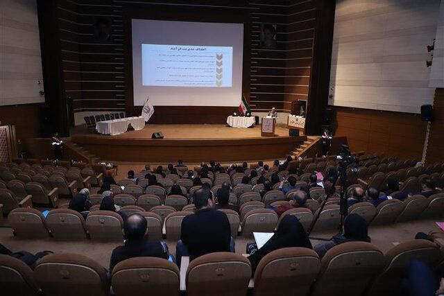 کسب رتبه پنجم کشوری معاونت غذا و دارو اراک در دومین جشنواره تعالی کیفیت نظام سلامت