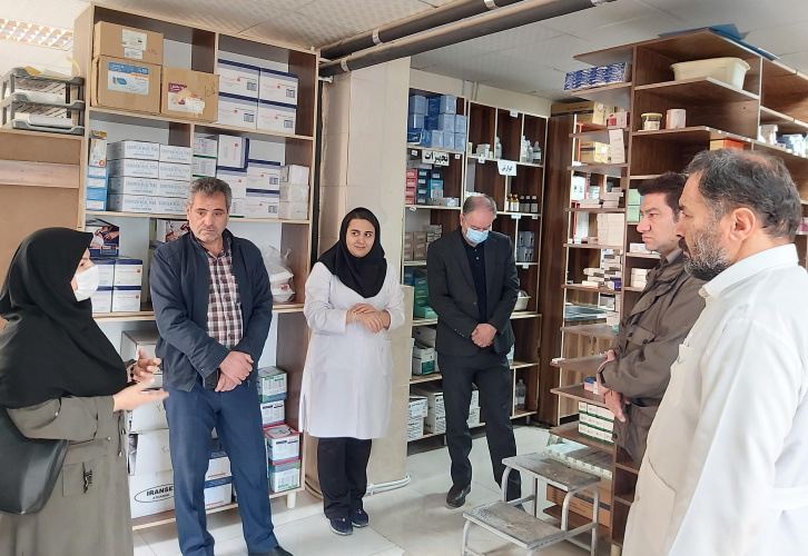 بازدید سرزده معاون غذا و دارو اراک از داروخانه های خصوصی و دولتی آشتیان