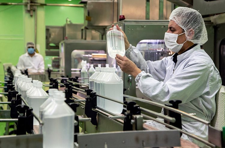 برنامه‌ریزی برای ذخیره شش ماهه سرُم و آنتی‌بیوتیک/ کمبود واکسن کرونا نداریم