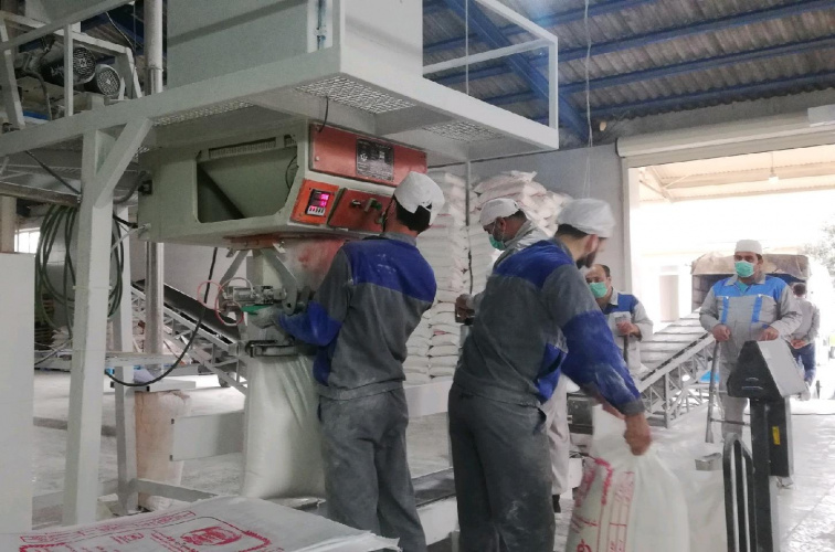 پایش مستمر کیفیت ۵ کارخانه تولید آرد در استان