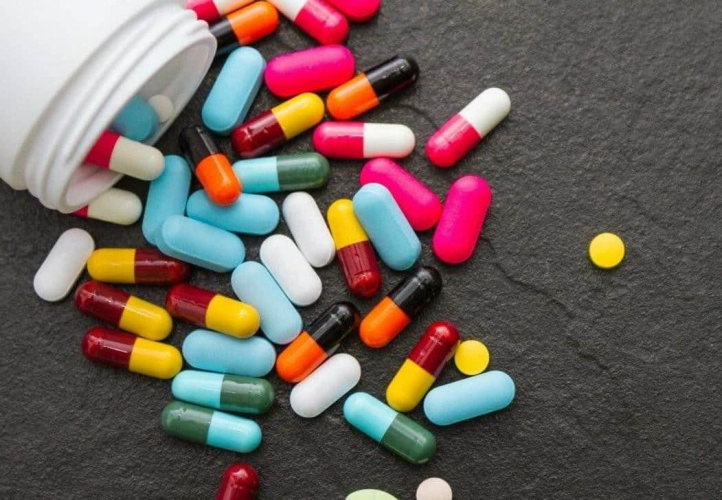 ۶ اشتباه خطرناک حین مصرف دارو