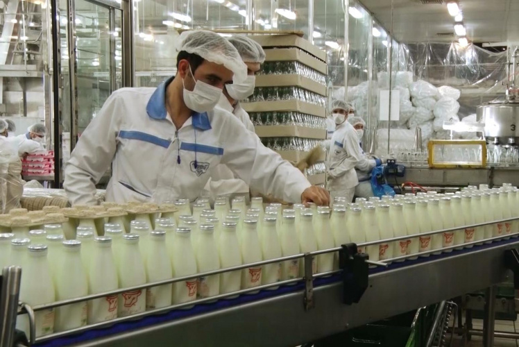 تشدید نظارت بر خطوط تولید محصولات غذایی آشامیدنی وبهداشتی در نوروز ۱۴۰۲