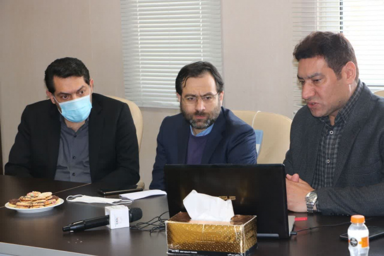 نشست سرپرست دانشگاه علوم پزشکی همراه با معاون غذا و دارو با رئیس سازمان غذا و دارو کشور/ قول مساعد تامین اعتبار و تجهیزات توسط معاون وزیر