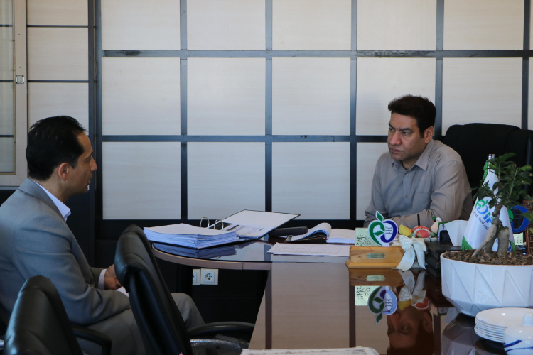 دیدار نوروزی رئیس اداره تجهیزات پزشکی دانشگاه با معاون غذا و دارو