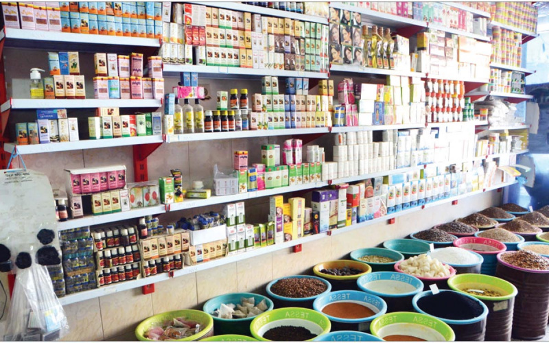 پلمپ دو عطاری متخلف با کشف ۱۲۰۰ عدد قرص غیرمجاز و مخدر در اراک