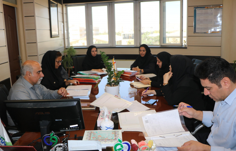 بررسی ۲۱ پرونده در دهمین کمیسیون فنی_تخصصی صدور پروانه های بهداشتی و واحد های تولیدی غذایی و بهداشتی