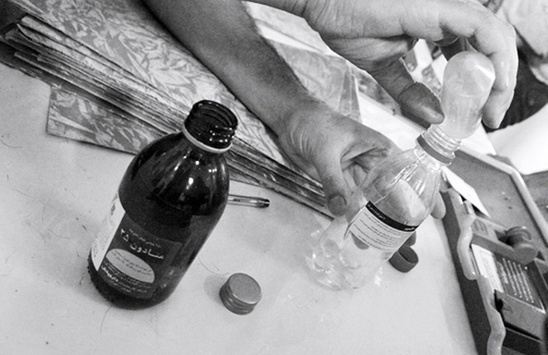 پلمپ دو عطاری متخلف با کشف ۸۰۰ عدد قرص غیرمجاز و مخدر در اراک