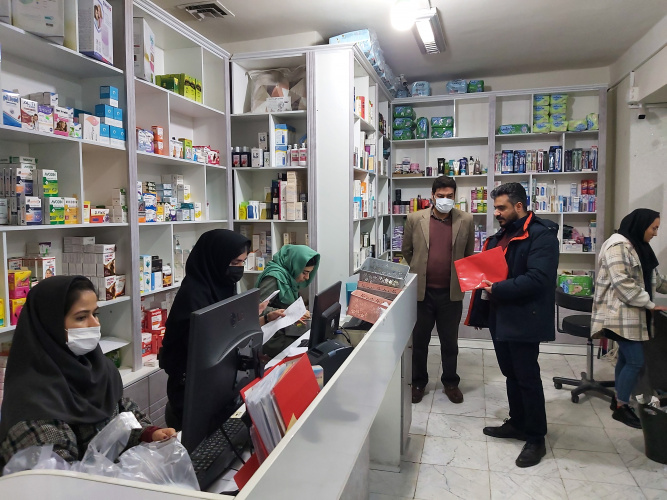 بازدید سرزده معاون غذا و دارو از داروخانه های شبانه روزی/ تأکید دکتر علیمرادیان بر ثبت اقلام شیرخشک و داروهای استراتژیک در سامانه تیتک