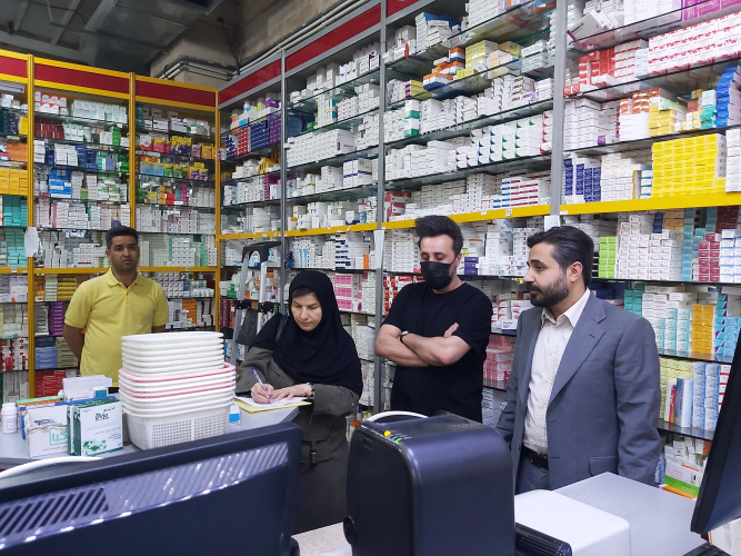 بازدید سرزده سرپرست معاونت غذا و دارو از داروخانه ها در آخرین روز از سال ۱۴۰۲/تاکید بر ارائه خدمات دارویی مطلوب در ایام نوروز