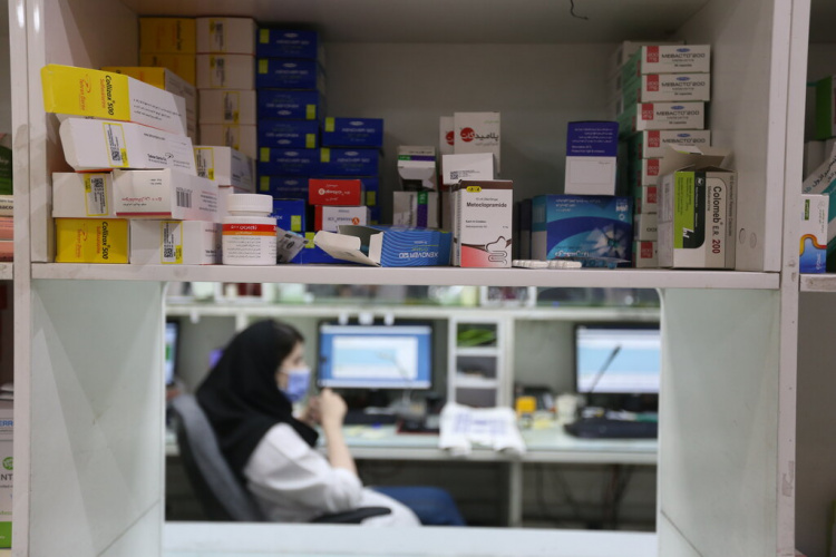 مسأله حضور یا عدم حضور مسئول فنی در برخی داروخانه های مرکزی بررسی می شود