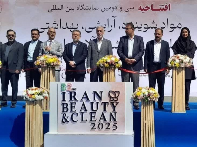 رئیس سازمان غذا و دارو در آیین گشایش نمایشگاه ایران بیوتی ۱۴۰۴