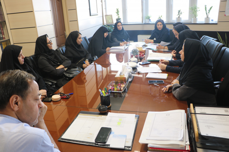 بررسی ۱۷ پرونده متقاضی فعالیت در حوزه ی غذایی