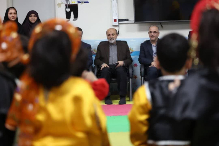 حمایت از مادران شاغل، سرمایه‌گذاری هوشمند برای آینده جمعیت