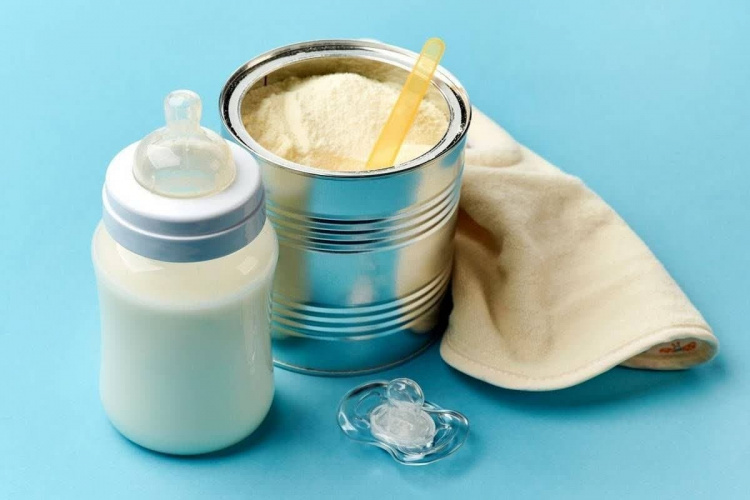 تولید شیرخشک در فروردین ماه متناسب با نیاز کشور بود /  ذخایر زنجیره تأمین در وضعیت اطمینان‌بخش قرار دارد