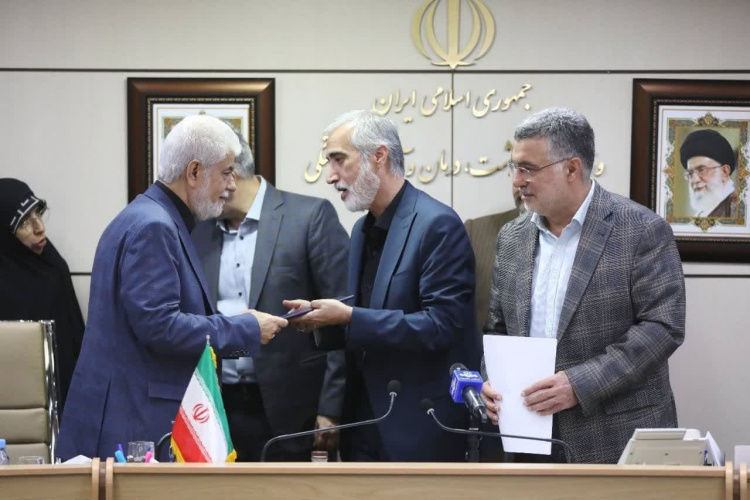 تقدیر کمیسیون بهداشت از رئیس سازمان غذا و دارو به‌دلیل اقدامات اثربخش در دوران جنگ ۱۲ روزه