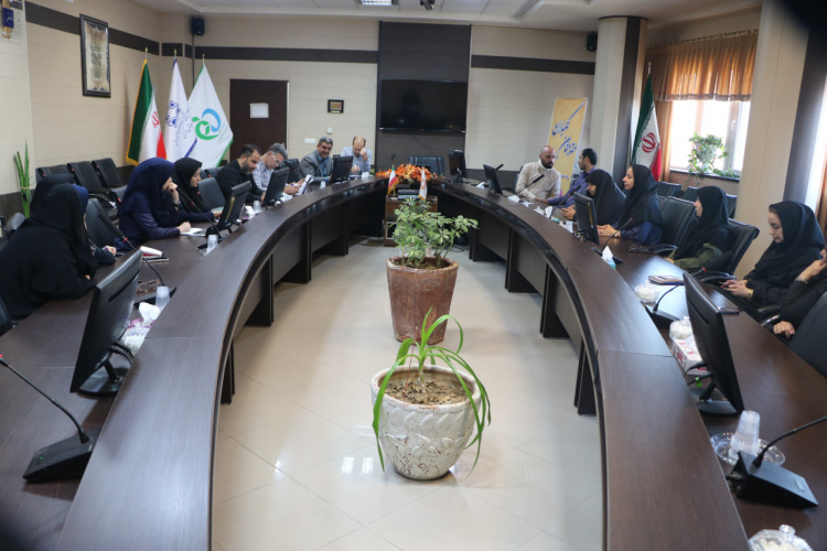 نشست  هم اندیشی مدیران مجتمع الغدیر برای شناسایی نقاط ضعف و قوت