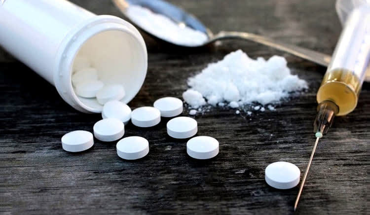 مواجهه با خطر مرگ بر اثر مصرف خودسرانه داروی متادون