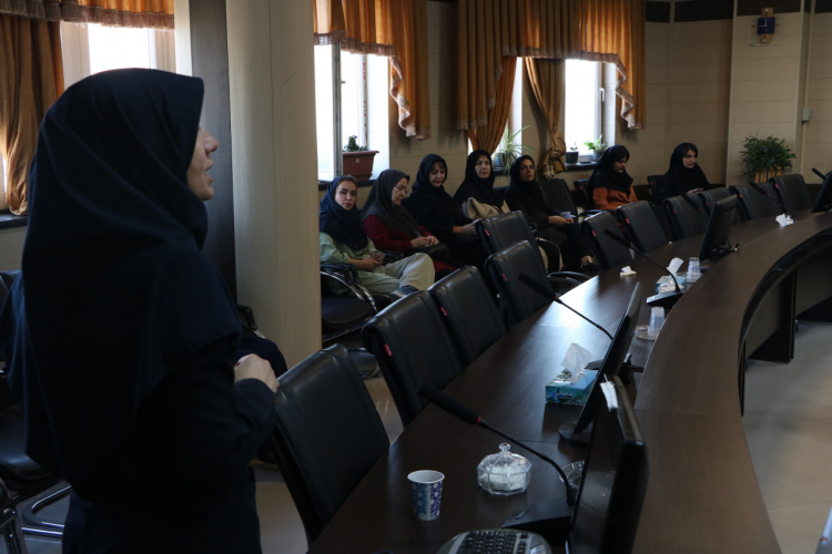 شیر مادر مطابق با نیازهای شیرخوار است  و با عفونت مقابله می کند