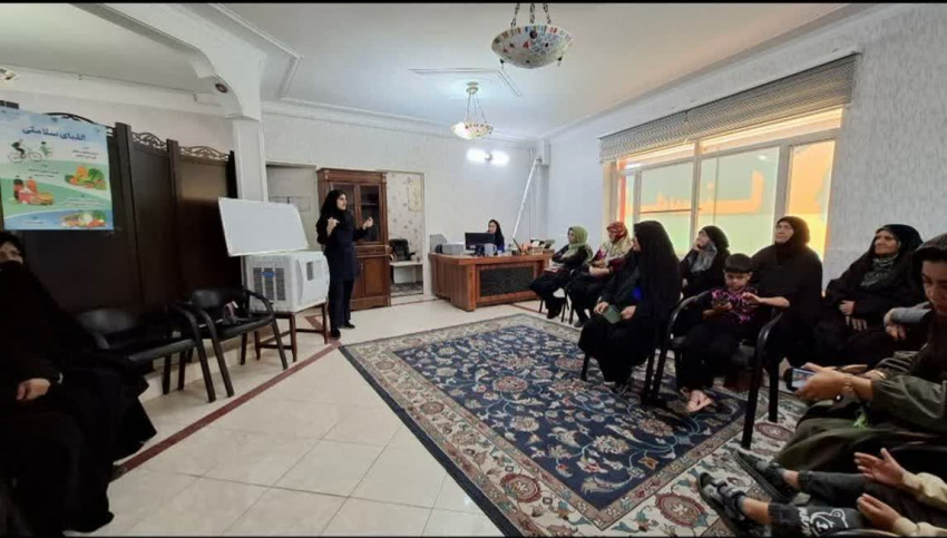 برگزاری جلسه آموزشی با موضوع تغذیه سالم در سالمندی و میانسالی در شهرستان فراهان