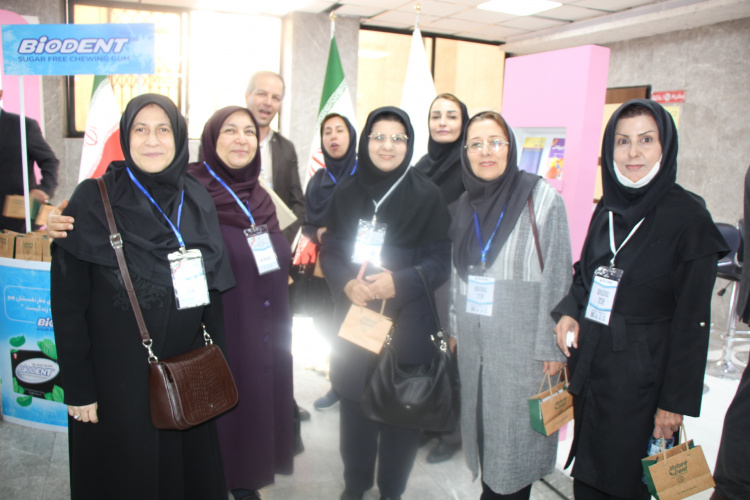 بازدید رییس گروه  بهداشت دهان و دندان مرکز  بهداشت استان مرکزی  از غرفه اداره سلامت دهان و دندان وزارت بهداشت