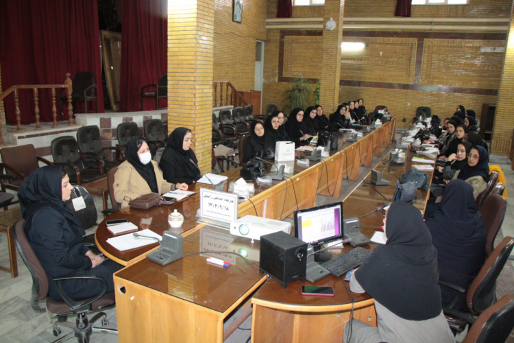 برگزاری دوره آموزش مداوم مربیان کلاس آمادگی برای زایمان در دانشگاه علوم پزشکی اراک