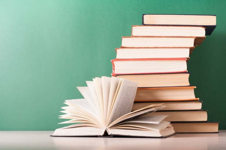 ۲۴ آبان؛ روز کتاب و کتاب خوانی گرامی باد