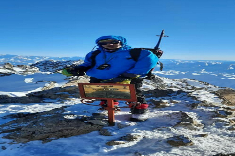 صعود زمستانی  یک روزه به قله سنبران بلند ترین قله اشترانکوه توسط دانشجوی کوهنورد دانشگاه علوم پزشکی اراک