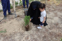 مشارکت مادران و فرزندان در مراسم درختکاری به مناسبت هفته ملی جمعیت